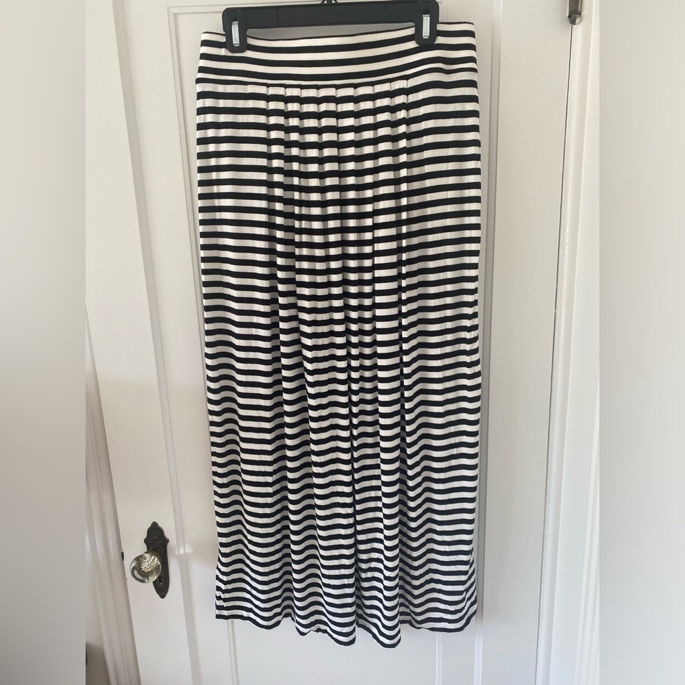 Calvin Klein black and white stripe maxi skirt w/ pull-on waistband, size medium